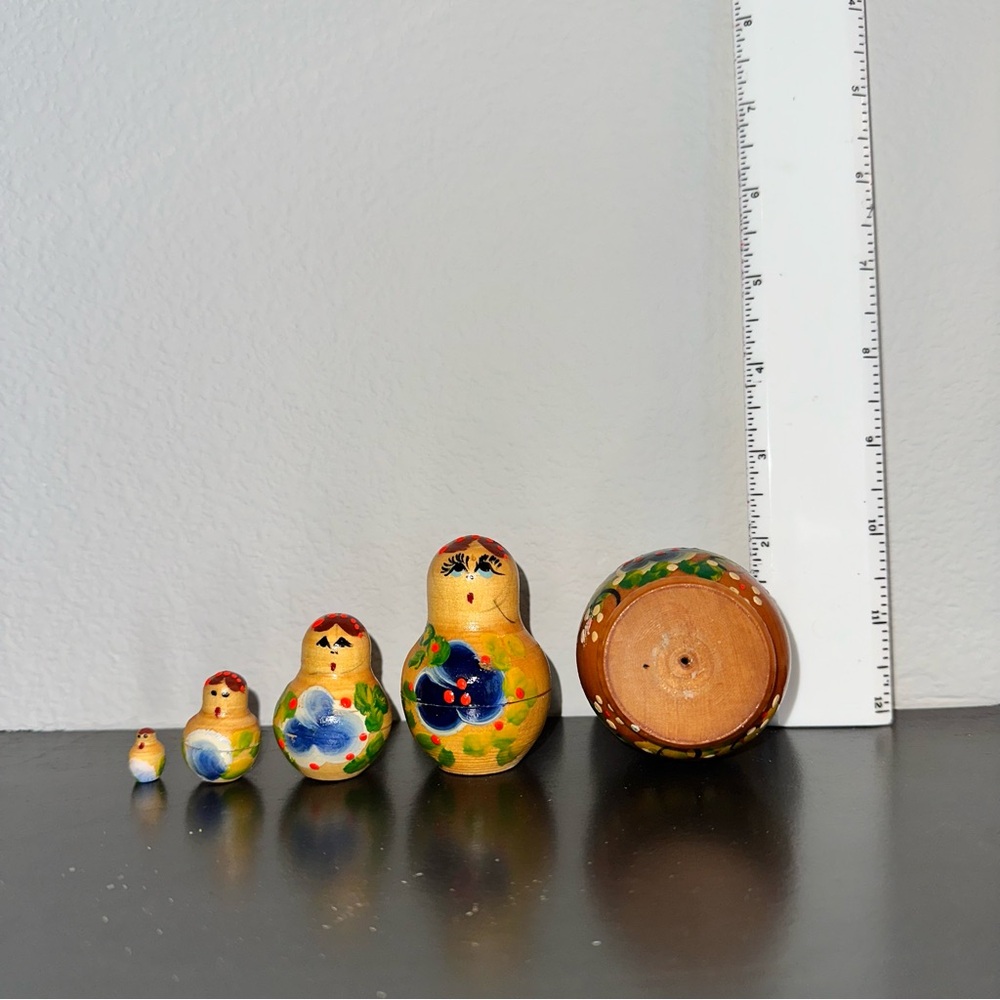 Hand-Painted and Varnished Nesting Dolls Set - Multicolor 2.75” the biggest - Picture 3 of 3